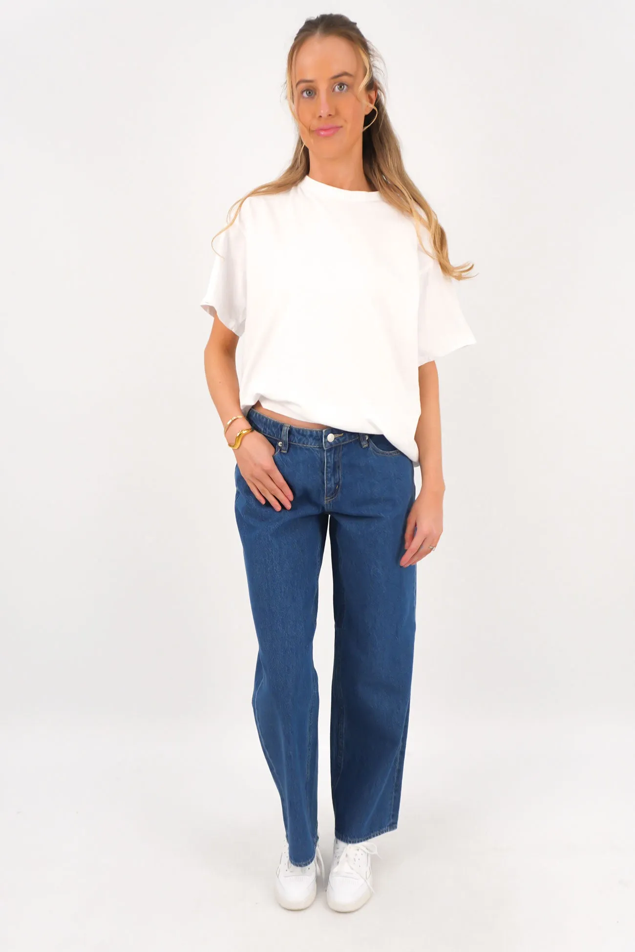 Balanced Look Low Baggy Jean Blue Quarter