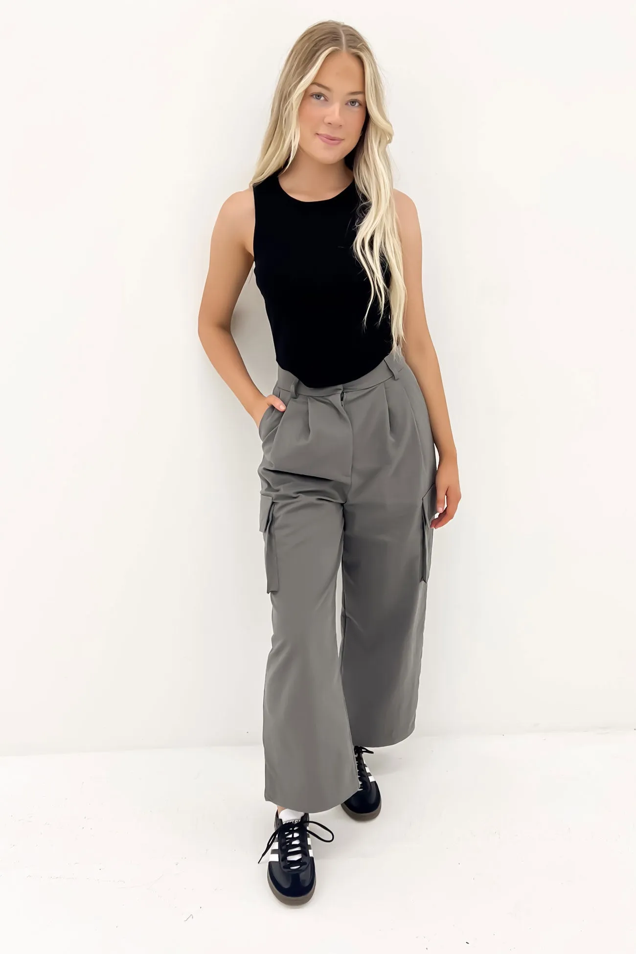 Lyle Cargo Pant Charcoal Quick Motion Flattering Comfort