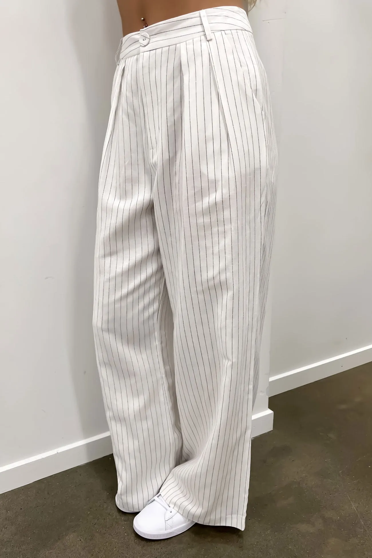 Matt Pant White Pinstripe Low-rise style