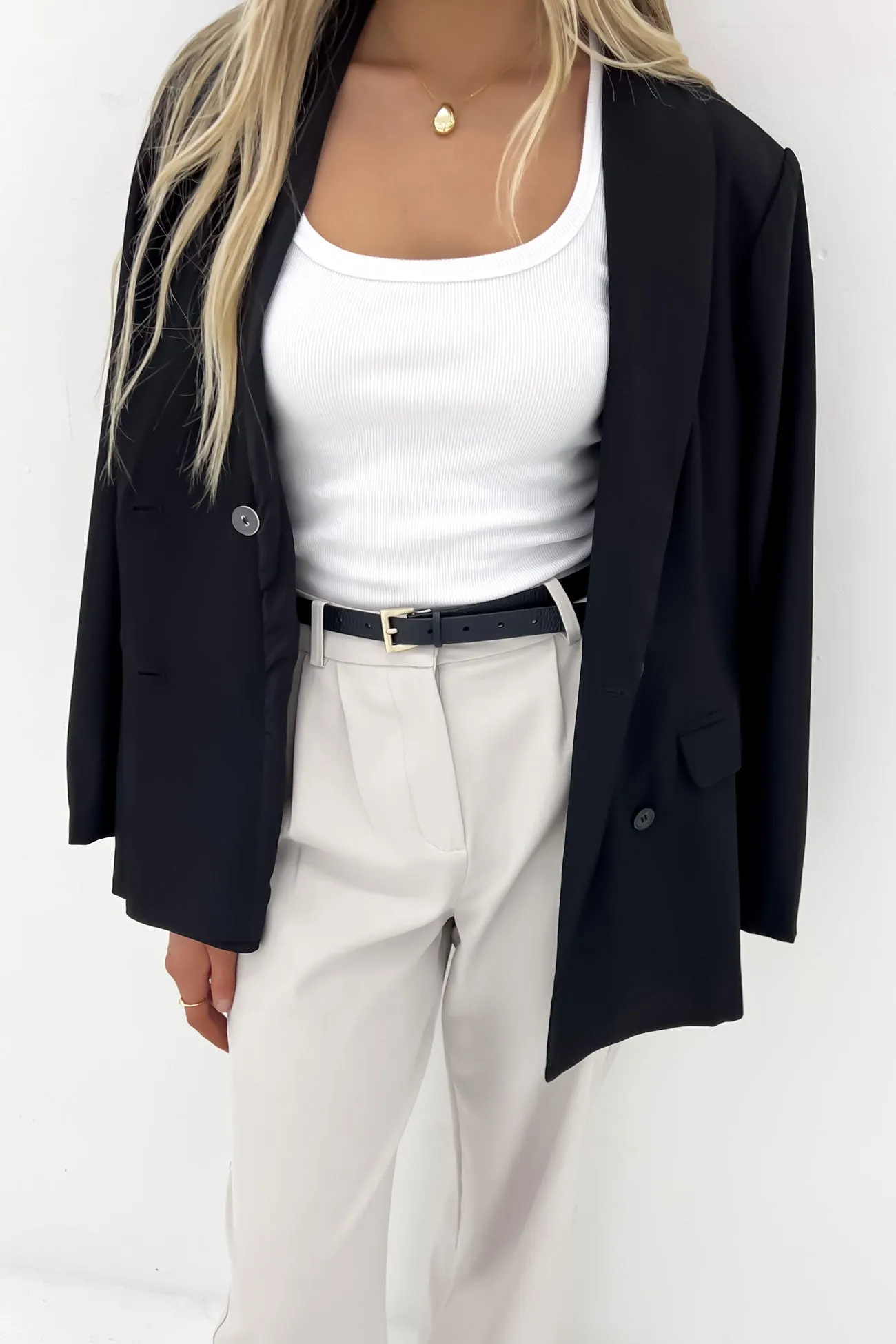 Mia Tee White Daily Outfit Style