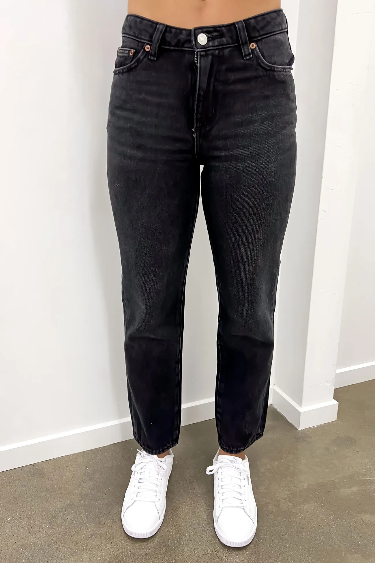 Relaxed Style Smart Casual Minimalist Style Mid Slim Straight Petite Jean Black Drift