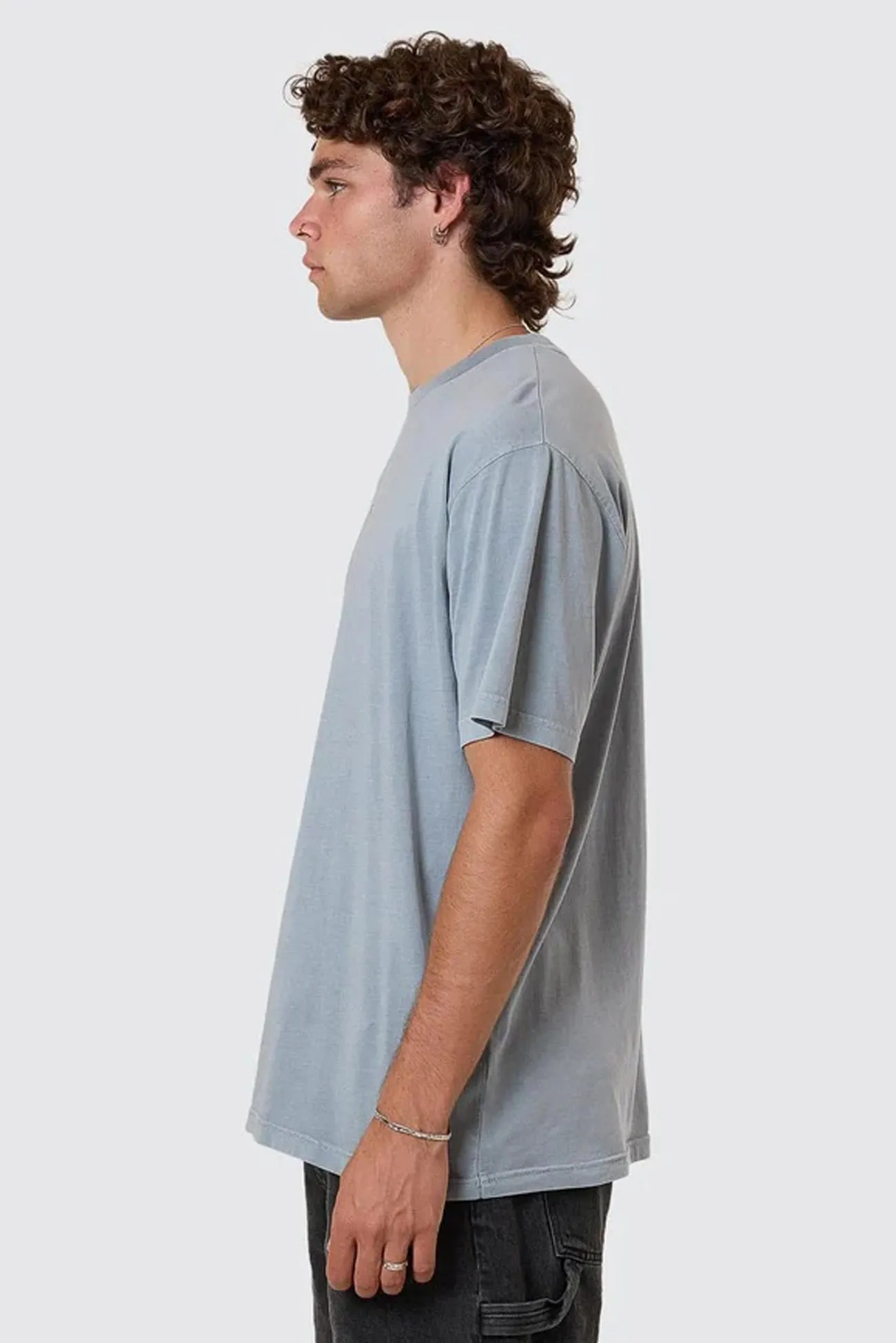 Minimal Thrills Merch Fit Tee Smog Flatlock stitching Modern Layer