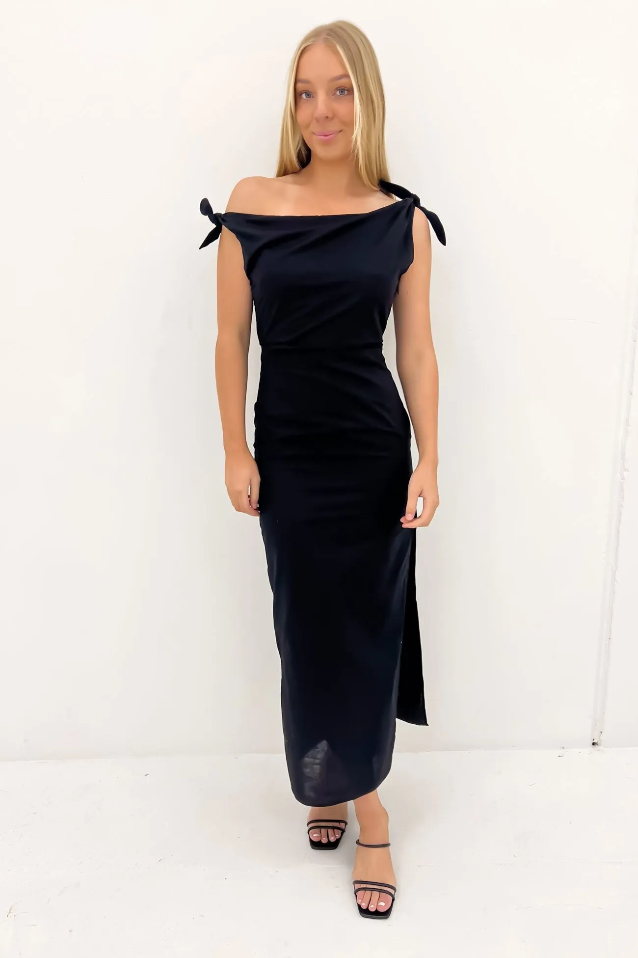 Trendy Cut Relaxed Fit Neela Maxi Dress Black