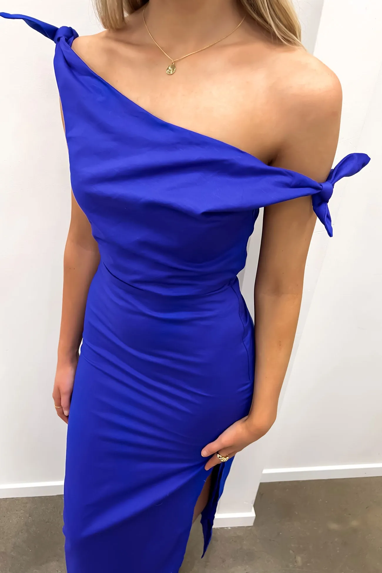 Neela Maxi Dress Blue Subtle Finish SeamlessConstruction