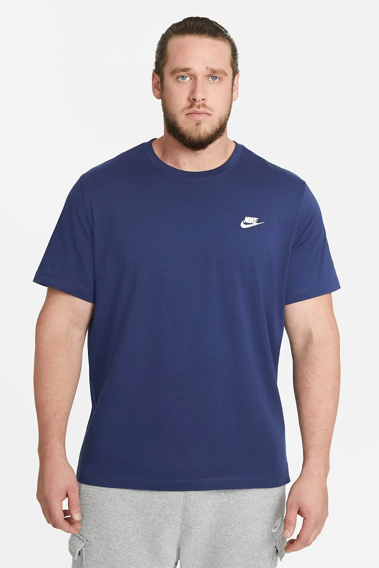 Nike Sportswear Club Tee Midnight Navy Beach Outfit