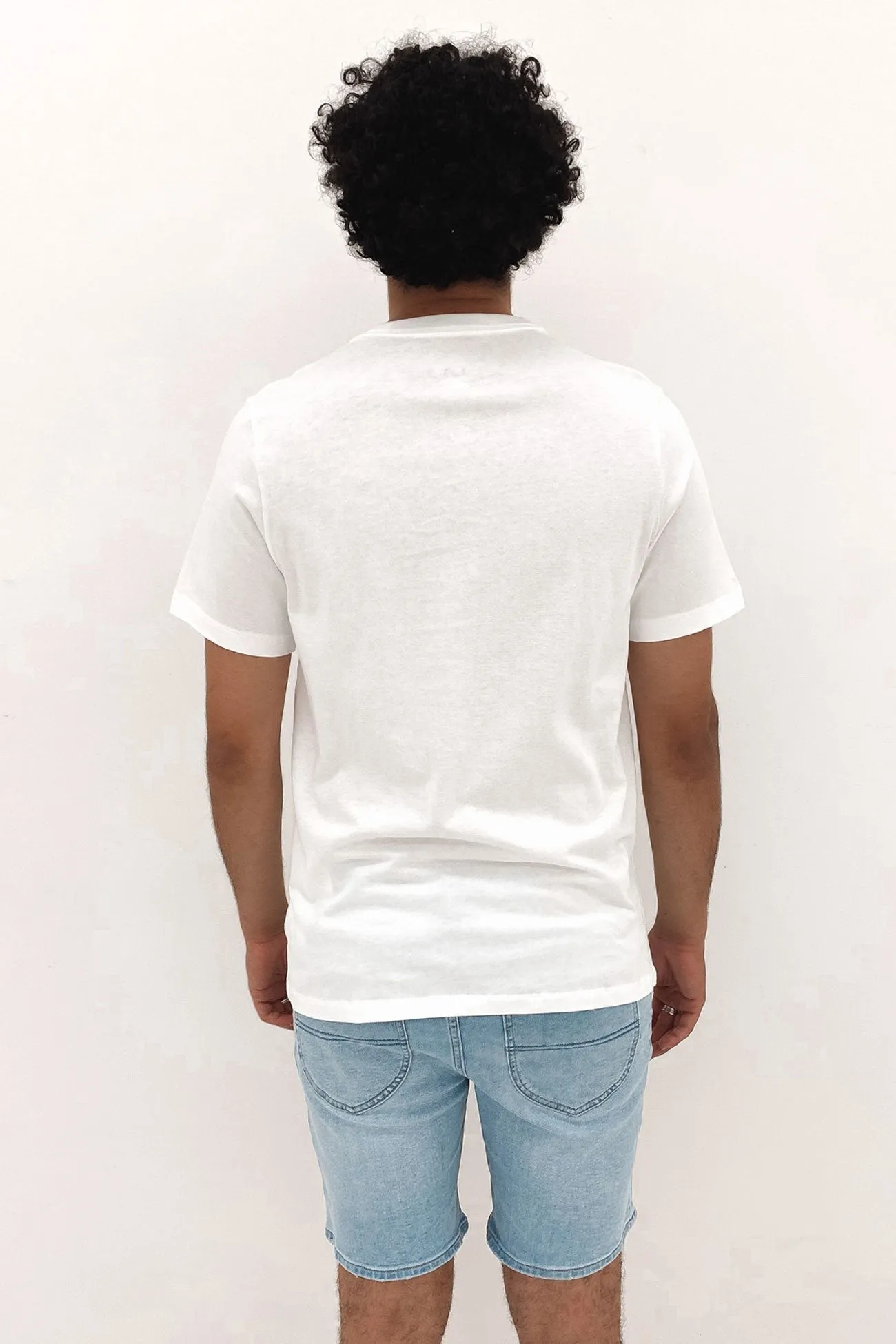 Nike Sportswear Club Tee White AntiBacterialTreatment Sporty Design