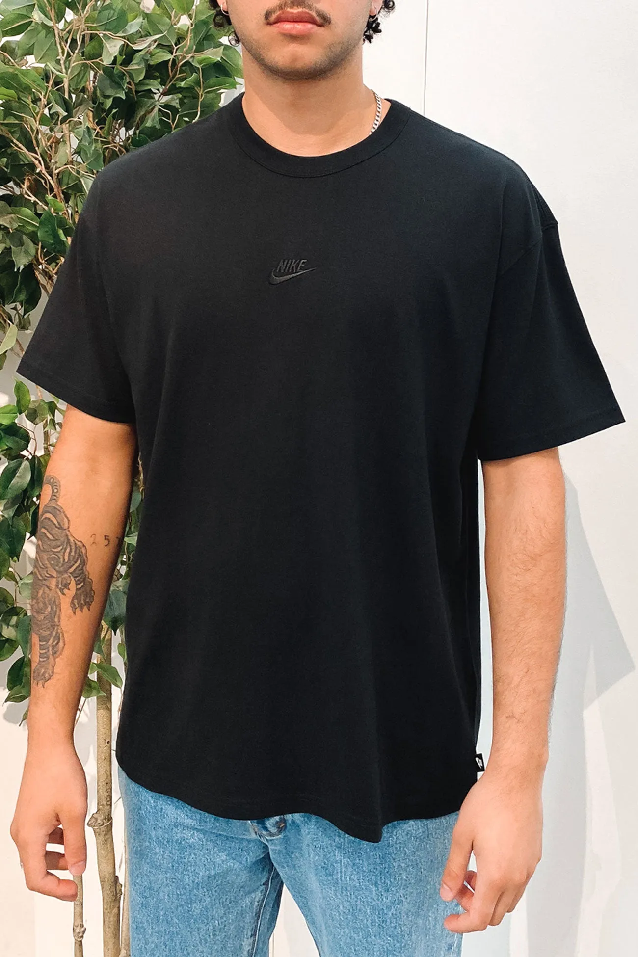 Nike Sportswear Premium Essentials Tee Black Light Outfit Stylish Wearable