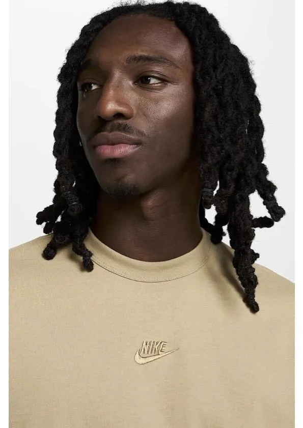Layering Must-Have Nike Sportswear Premium Essentials Tee Parachute Beige