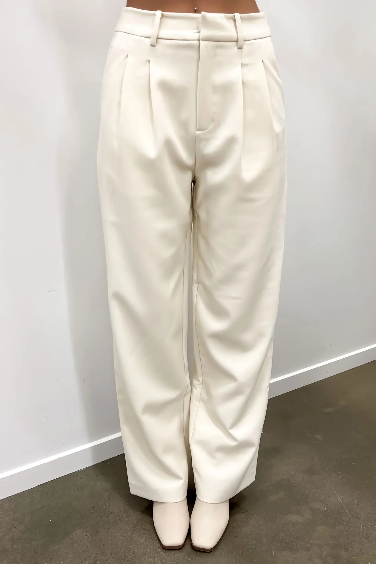 Gia Pant Vintage White Sophisticated Look