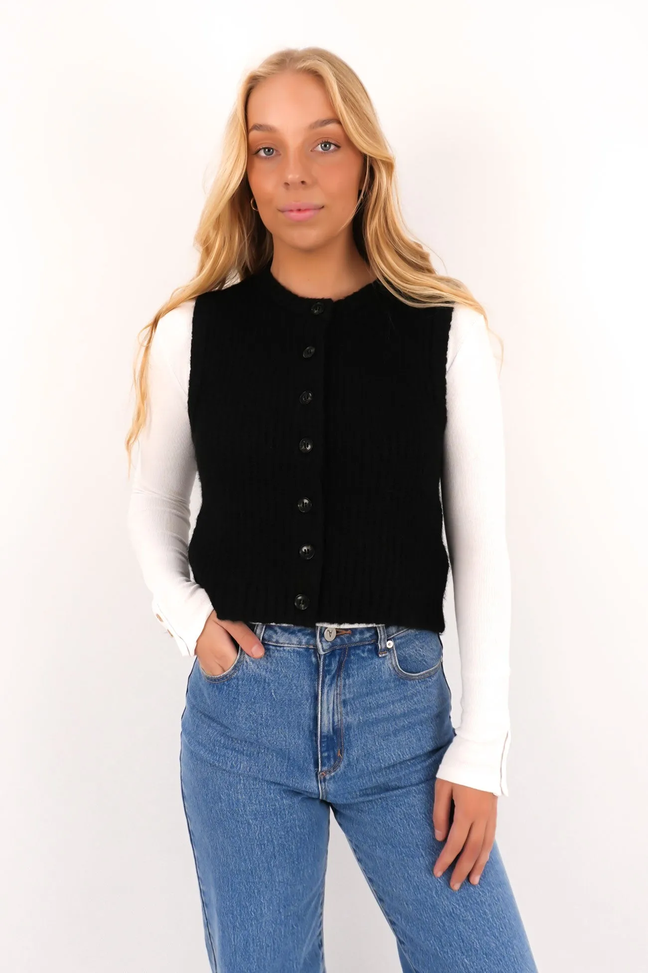 Aya Knit Vest Black Soft Interior Brushing Convertible Style