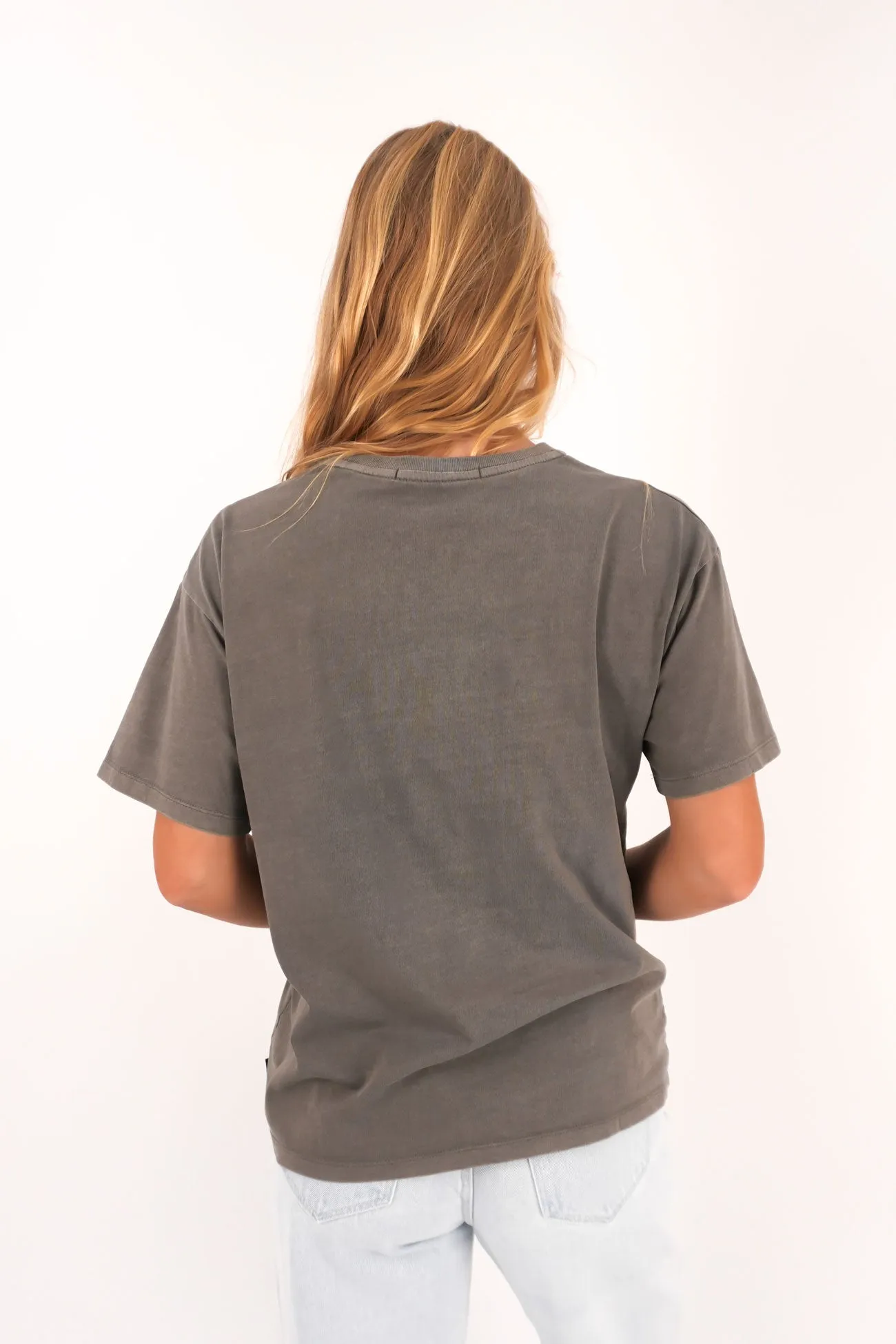 Overview Tee Coal Subtle Embroidery