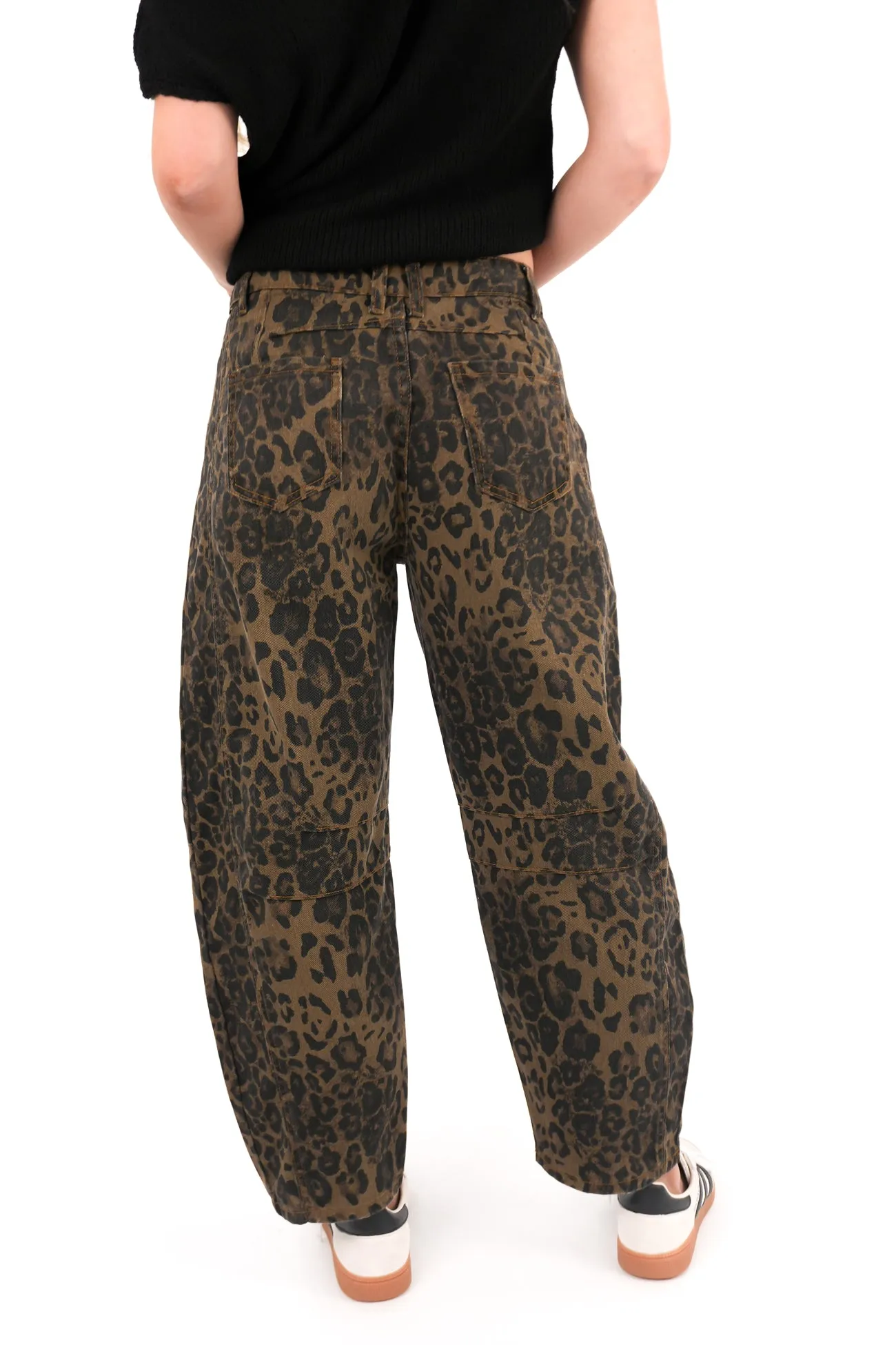 Travel Outfit Trend Setter Sunny Vibes Toby Barrel Jean Leopard
