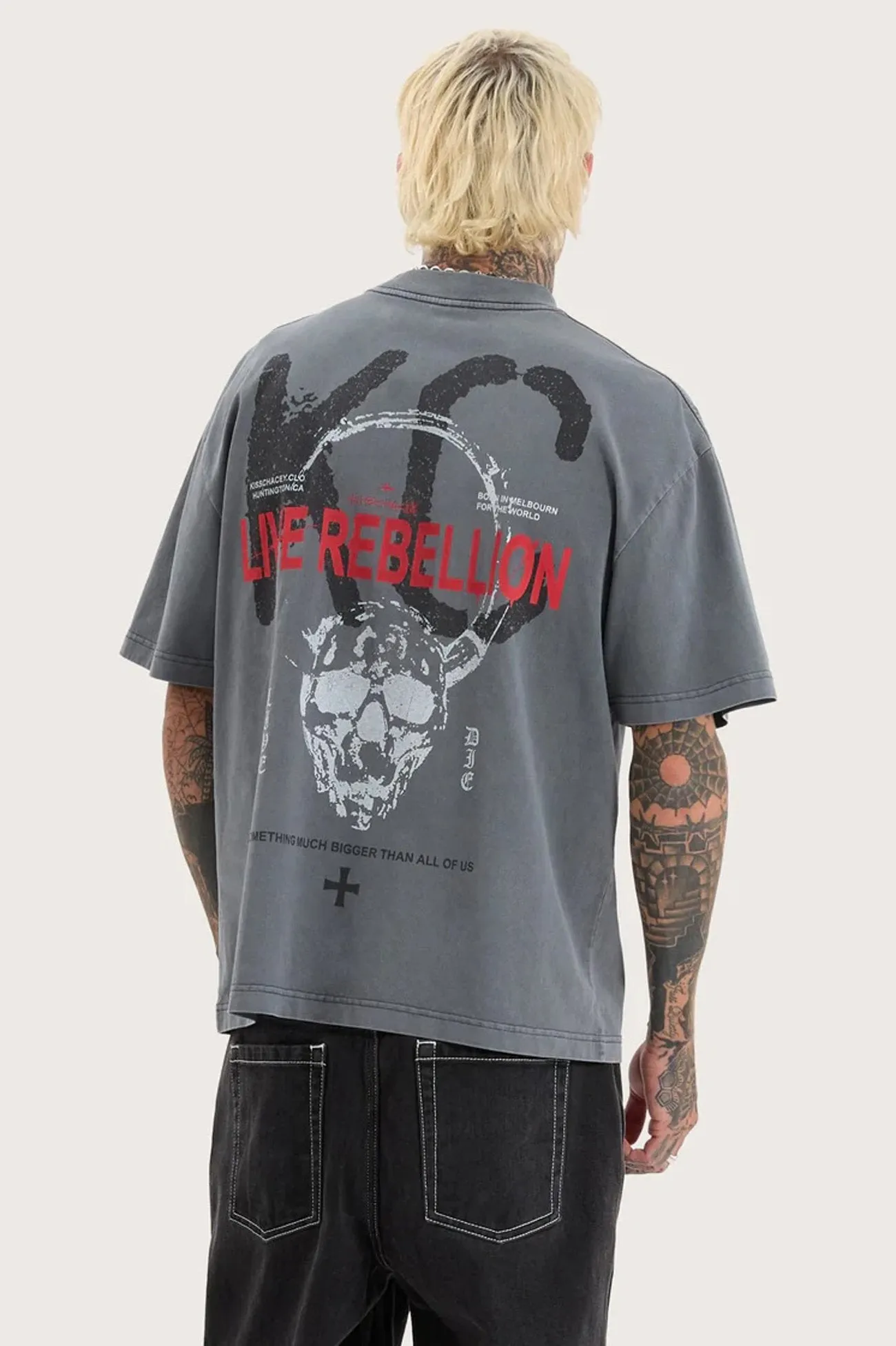 Rebel Street Tee Pigment Charcoal Cool and casual Retro Style