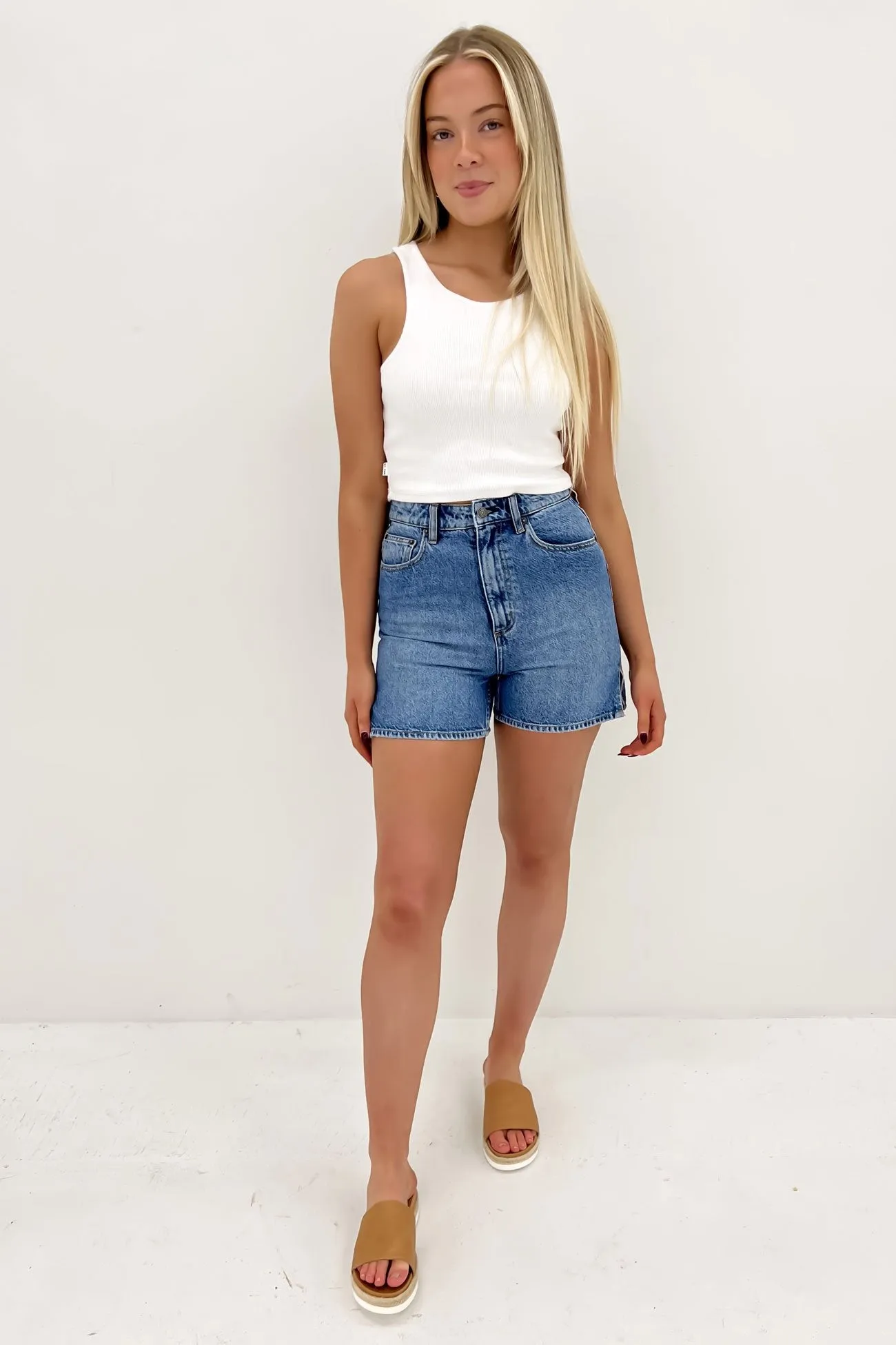 Concert wear sophisticated appearance High Moms Short Harlem Fade