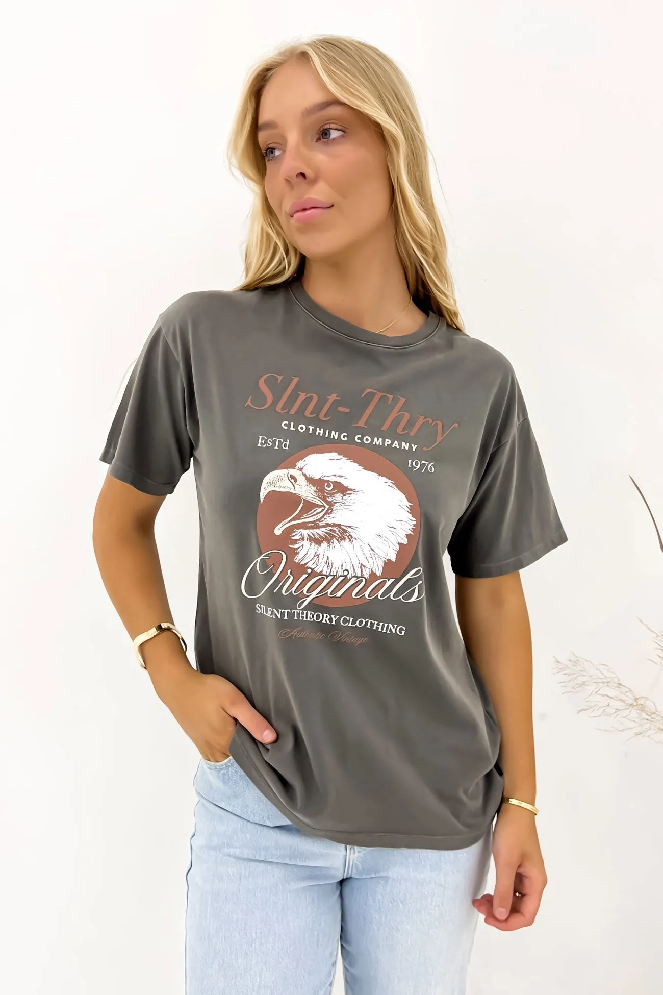 Roadhouse Tee Coal Weekend Outfit