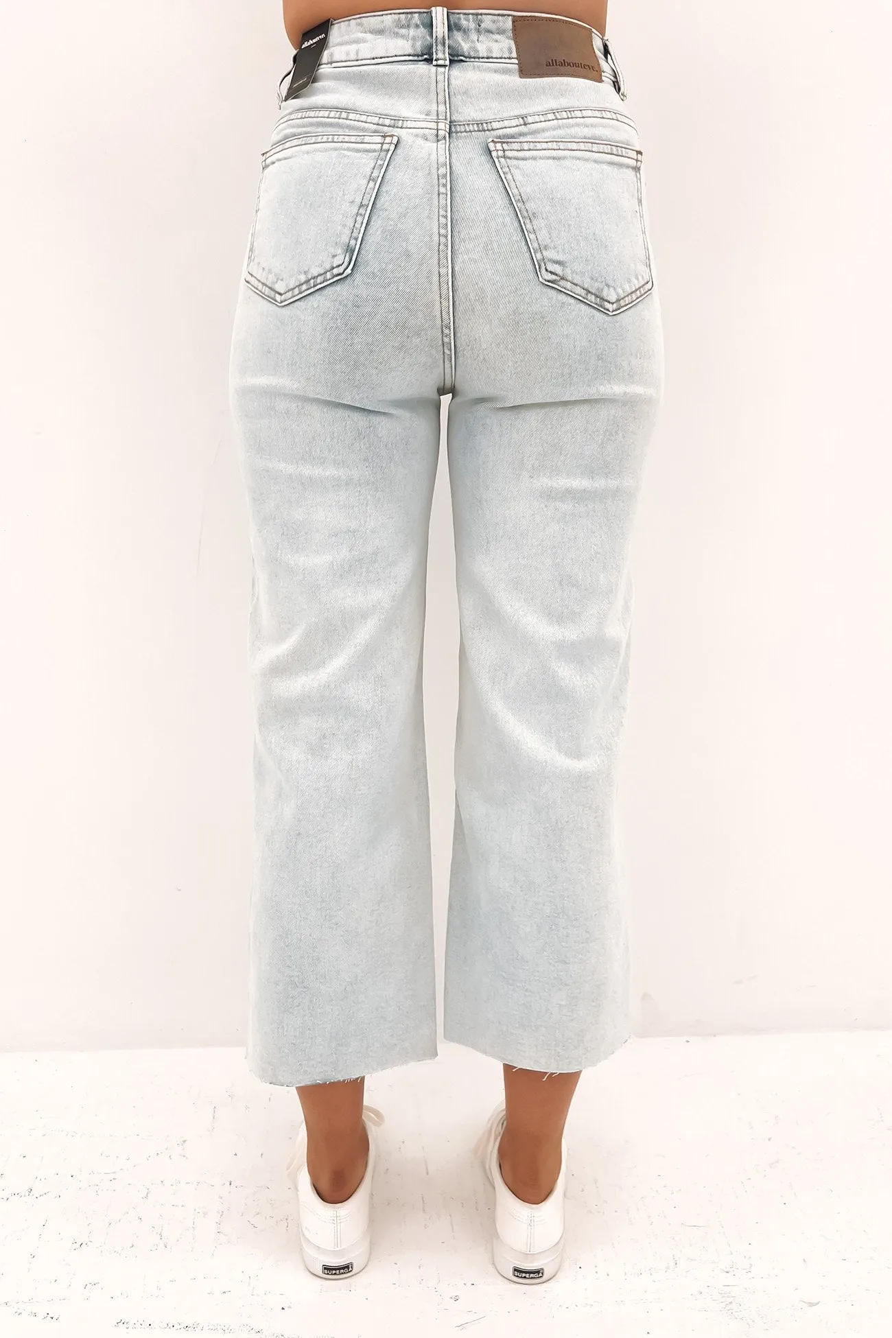 Charlie High Rise Wide Leg Jean Bleach Fitted Comfort Relaxed Feel