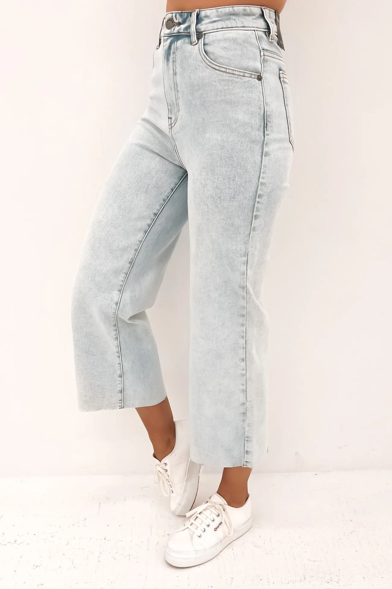 Charlie High Rise Wide Leg Jean Bleach Neutral Look