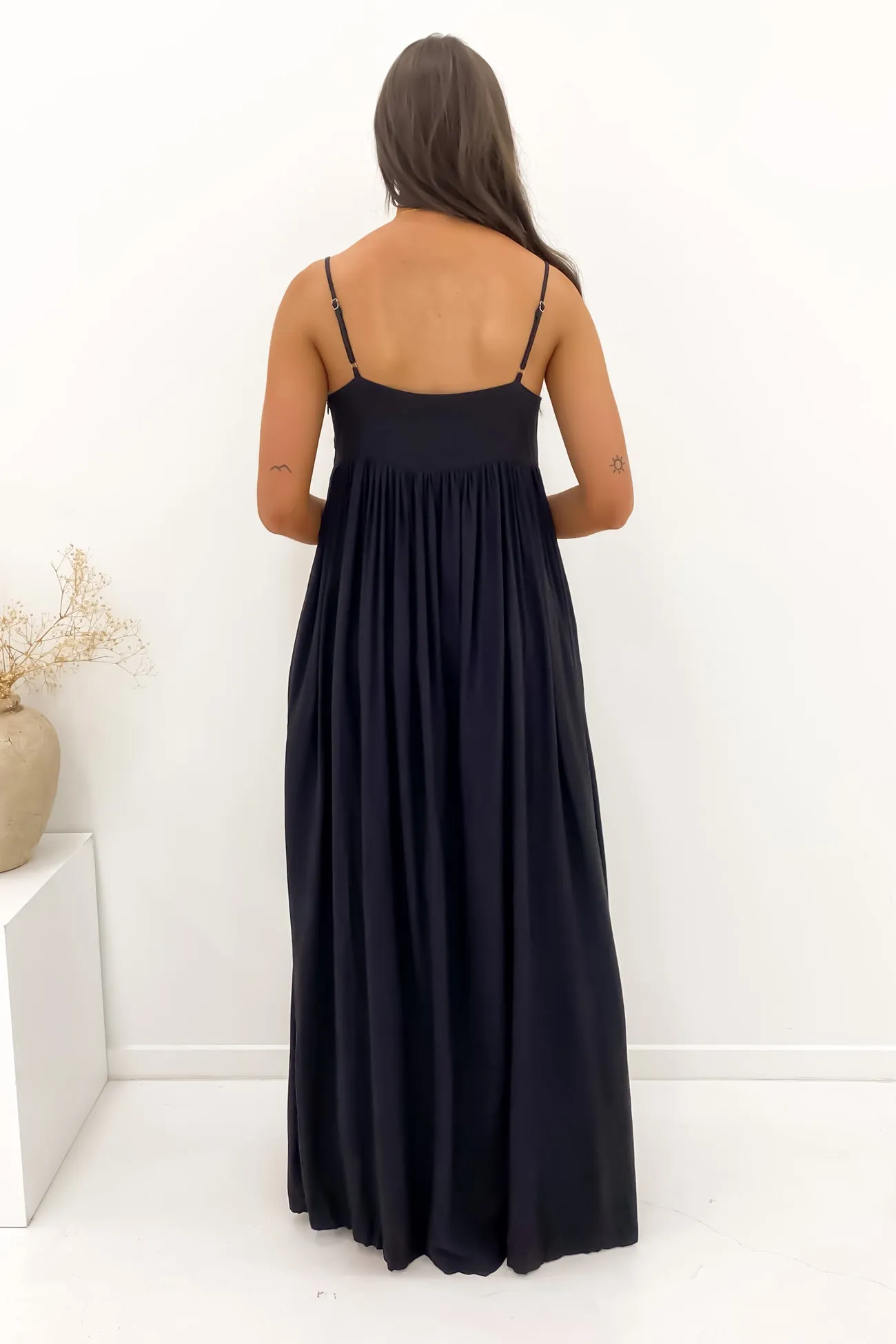 Zadie Maxi Dress Black Sophisticated Design