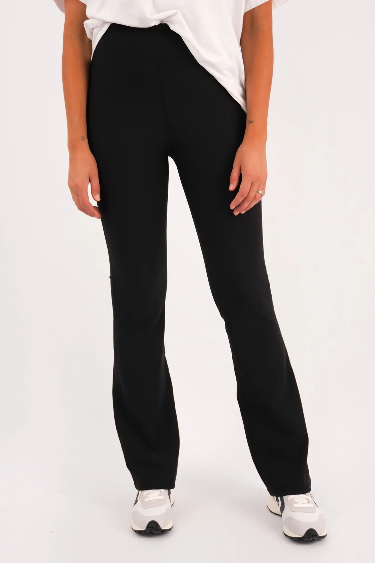Active Rib Flare Legging Black Low Maintenance
