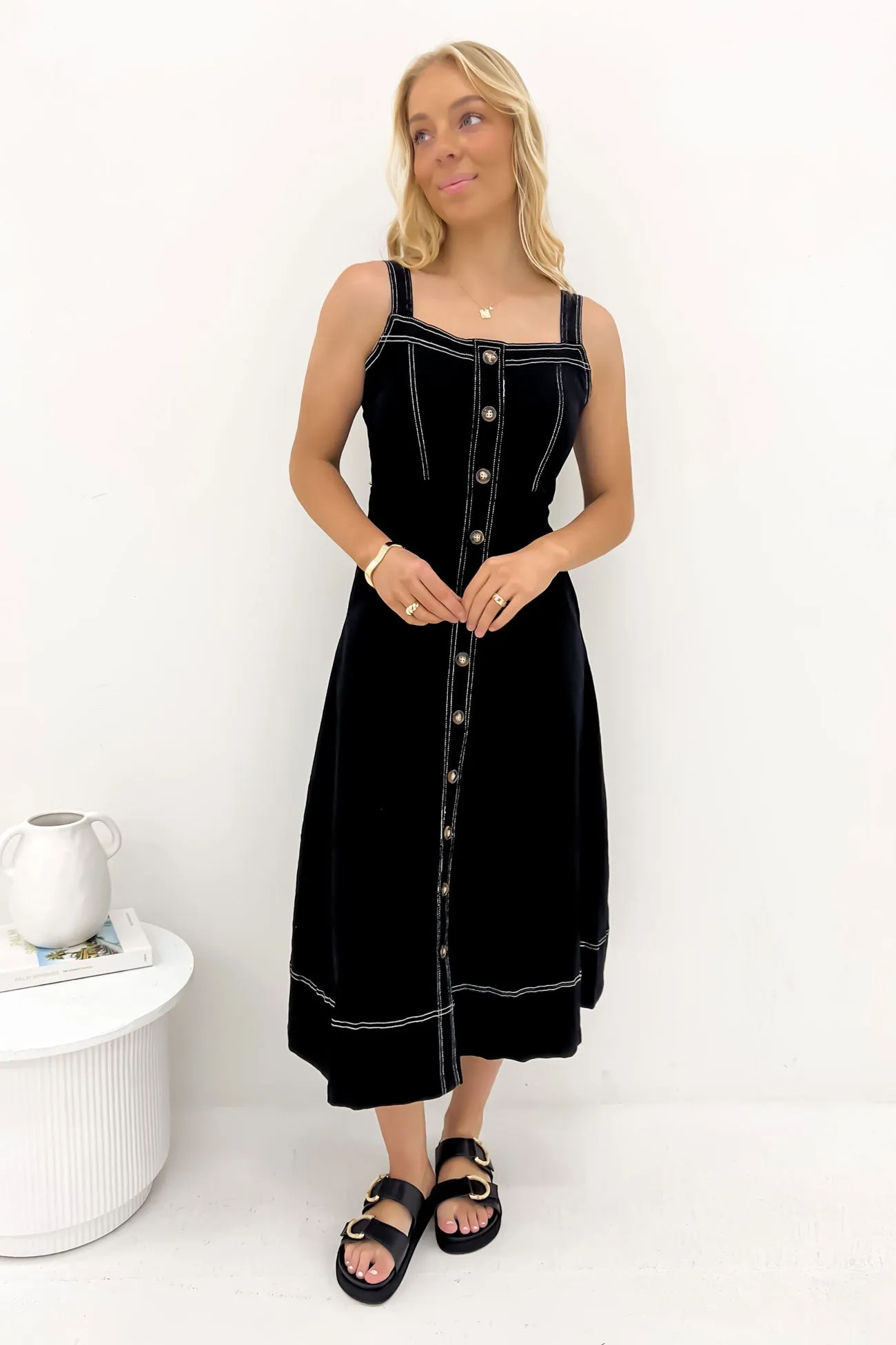 Modern Look Vibrant Hue Siobhan Denim Midi Dress Black