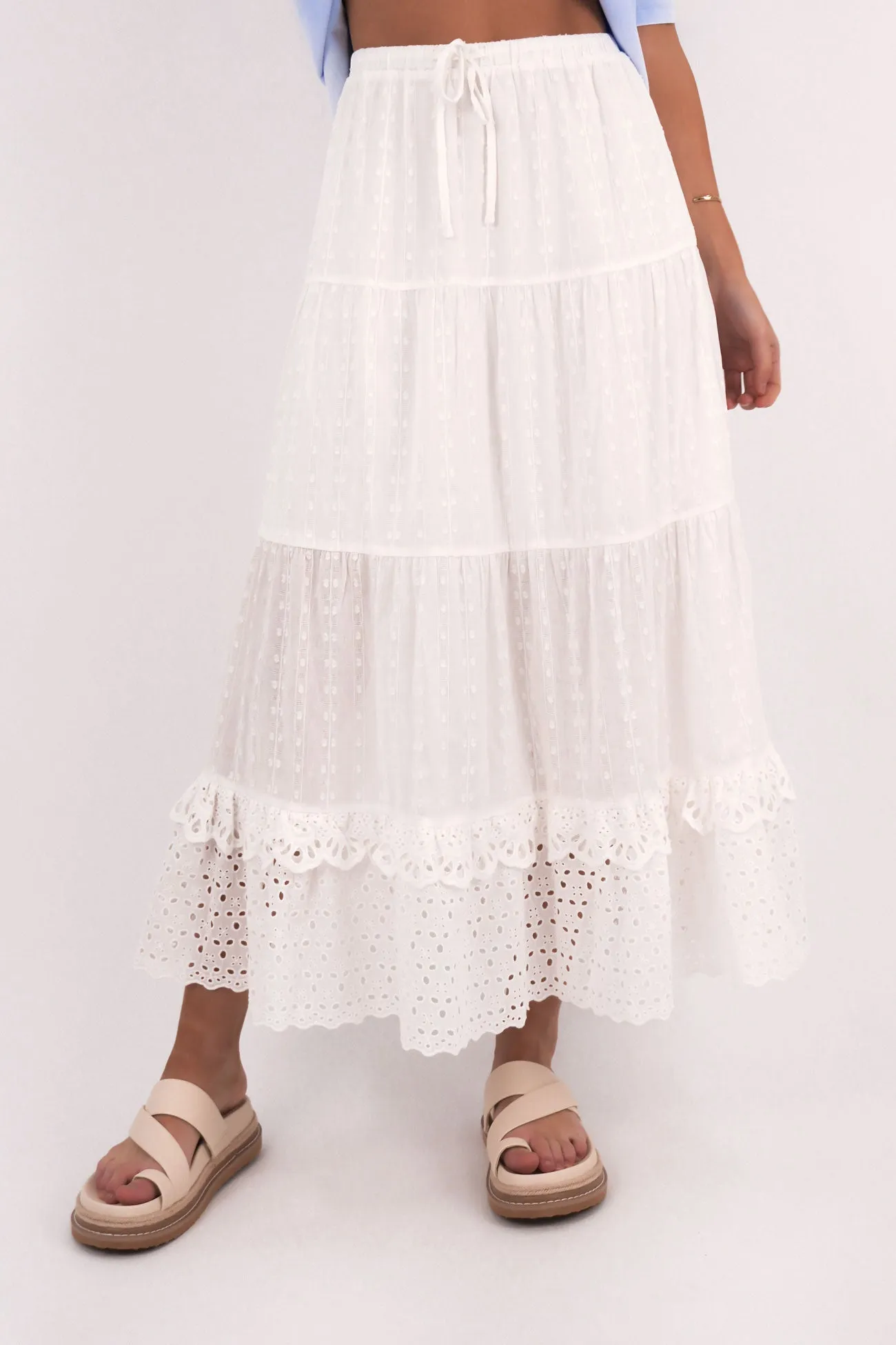 Outfit Ideas Cozy Tones Sirene Midi Skirt White
