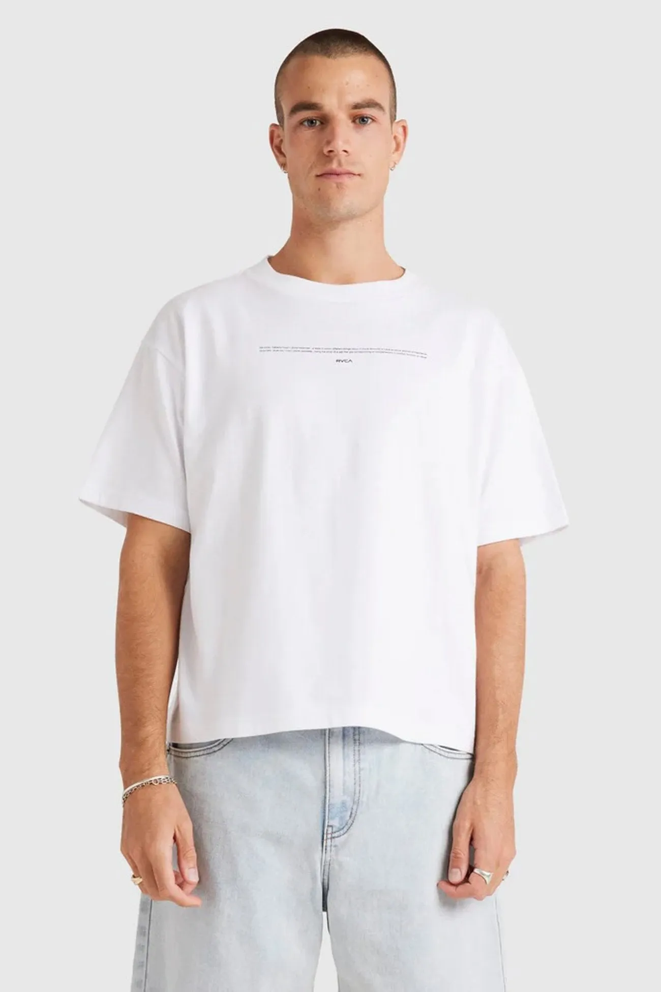 Welcome Short Sleeve Tee White Chic Fit