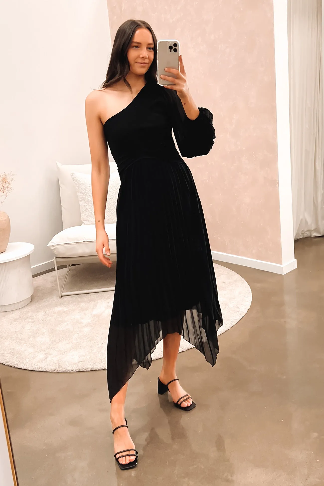 Sleek and Simple Skyla Midi Dress Black