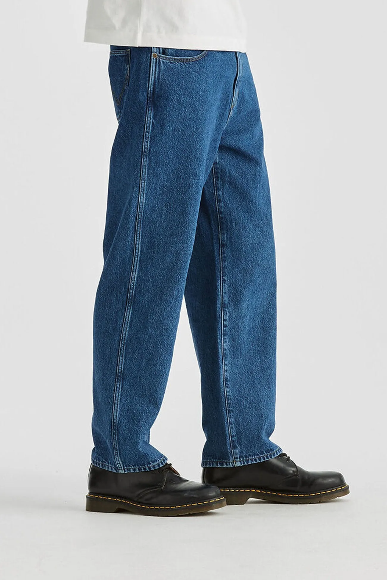 Slacker Jean Rising Indigo Artist Vibe Travel Outfit Yearlong Fit