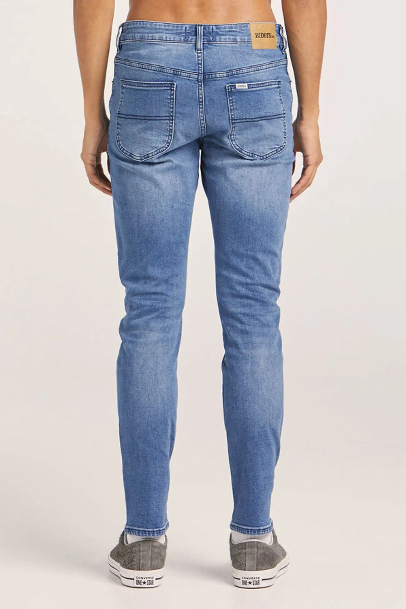 R2 Slim & Narrow Jean Blue Vain Straight Leg Design Light Outfit