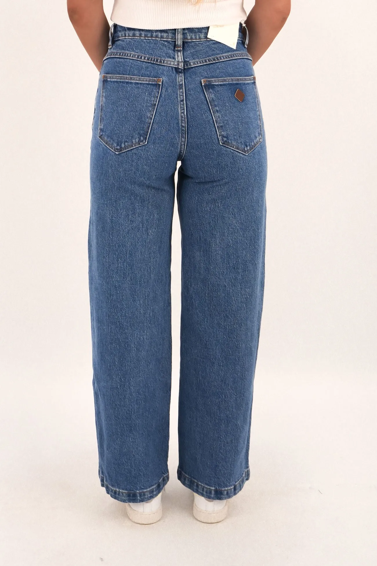 A 94 High & Wide Petite Jean Debbie Go-to Comfort Style Combo