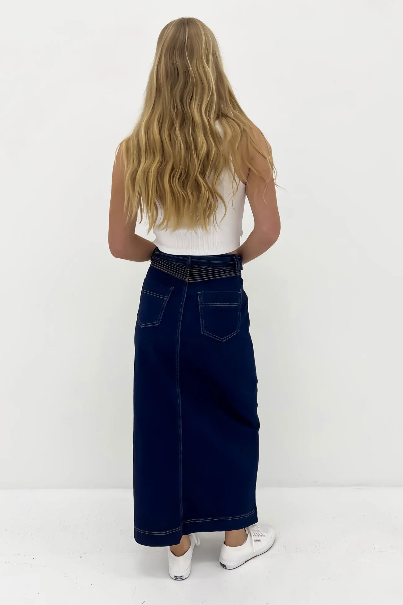 Sonya Denim Midi Skirt Dark Blue Outfit Details