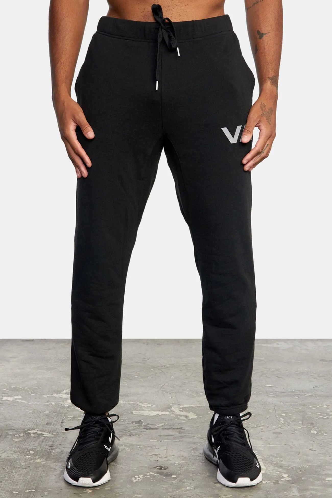 Swift Sweatpant Black 2 Mid-rise fit