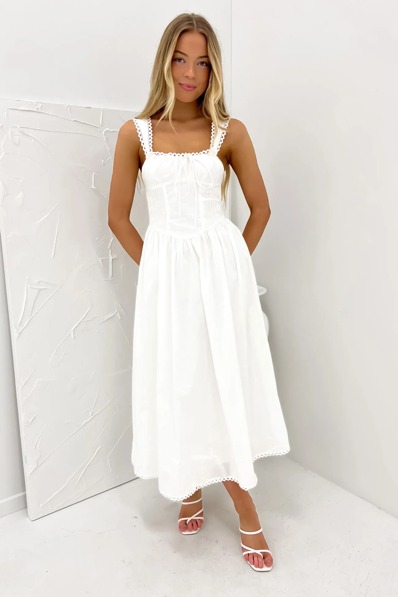 Feminine fit-and-flare silhouette Sweetheart Cut Vanna Midi Dress White