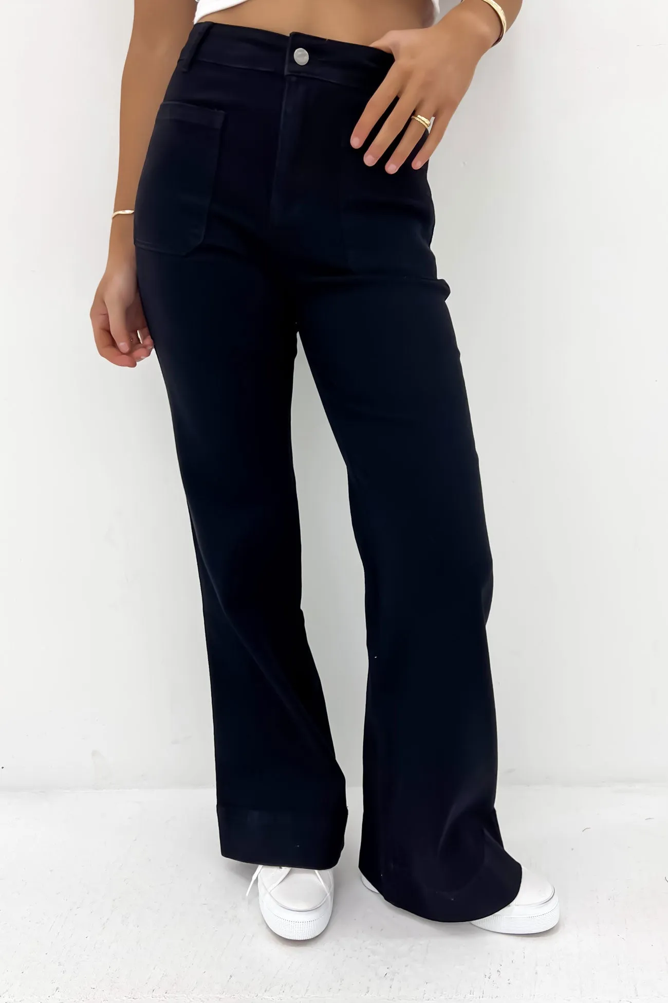 Taylah Jean Black Clean Vibe Winter Warmth Festival Outfit Outdoor Adventure