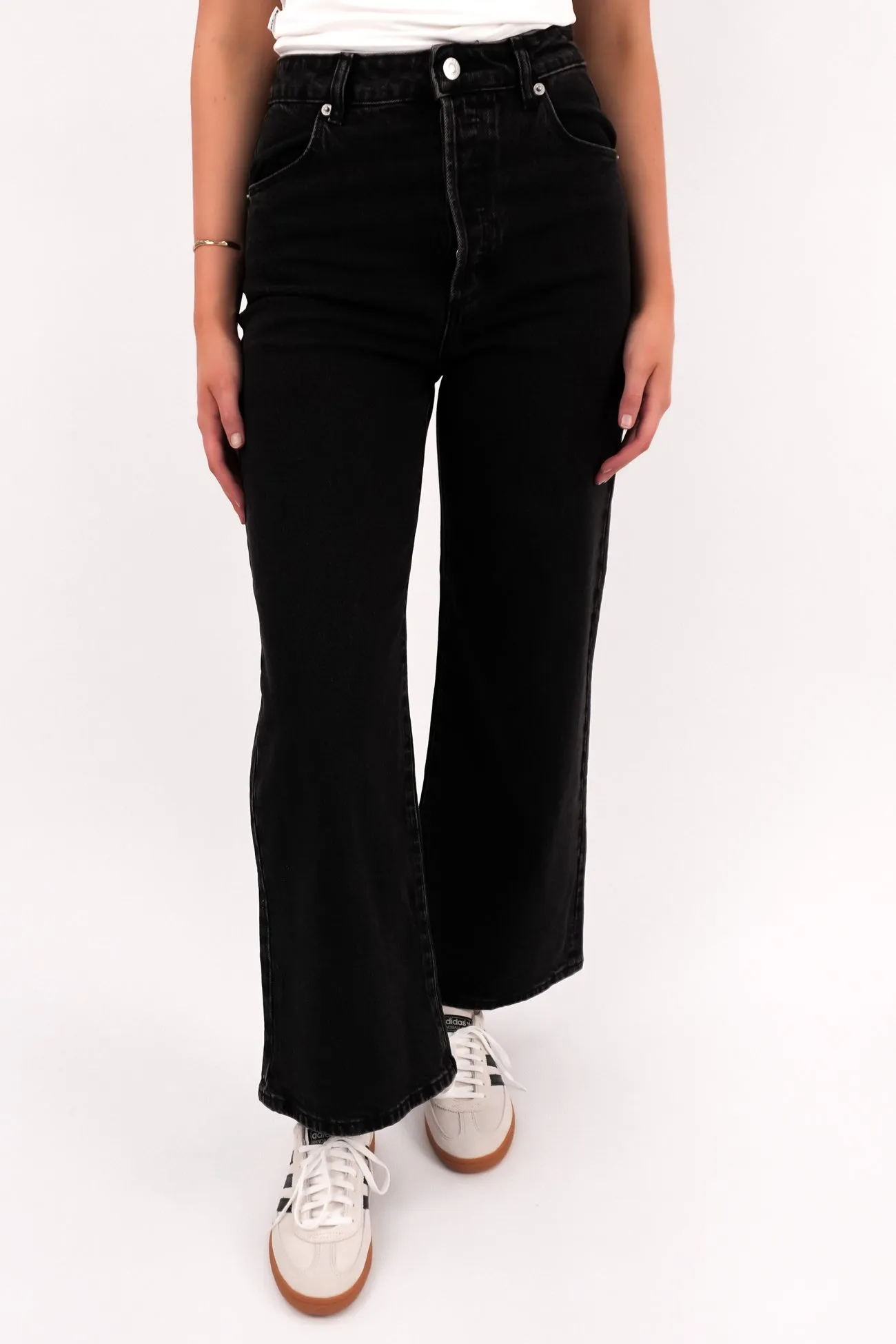 Winter Warmth Student Outfit Textured Minimal Fading Sailor Scoop Jean Black Sand