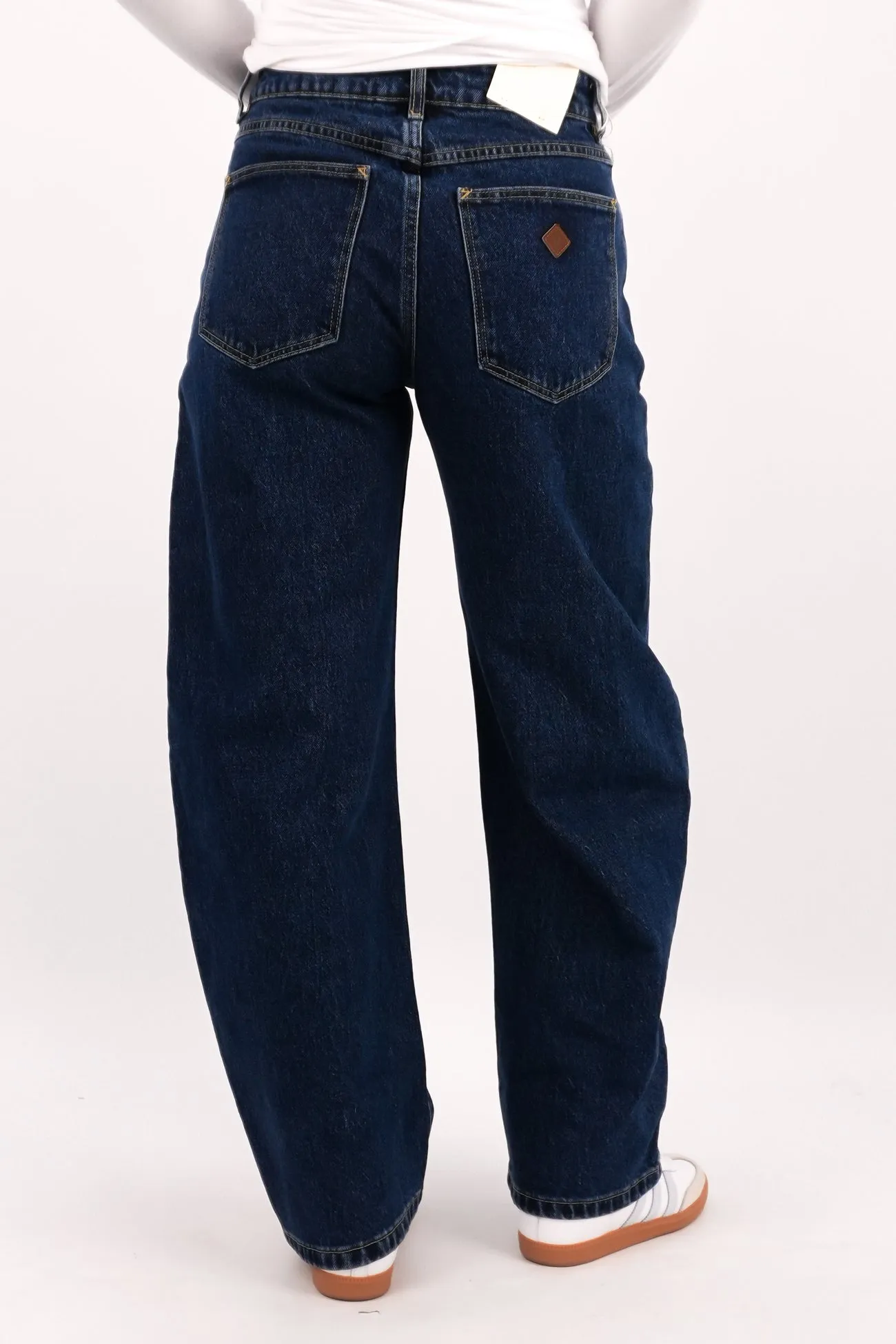 A 95 Barrel Jean Tara Outfit Routine Softened Seams