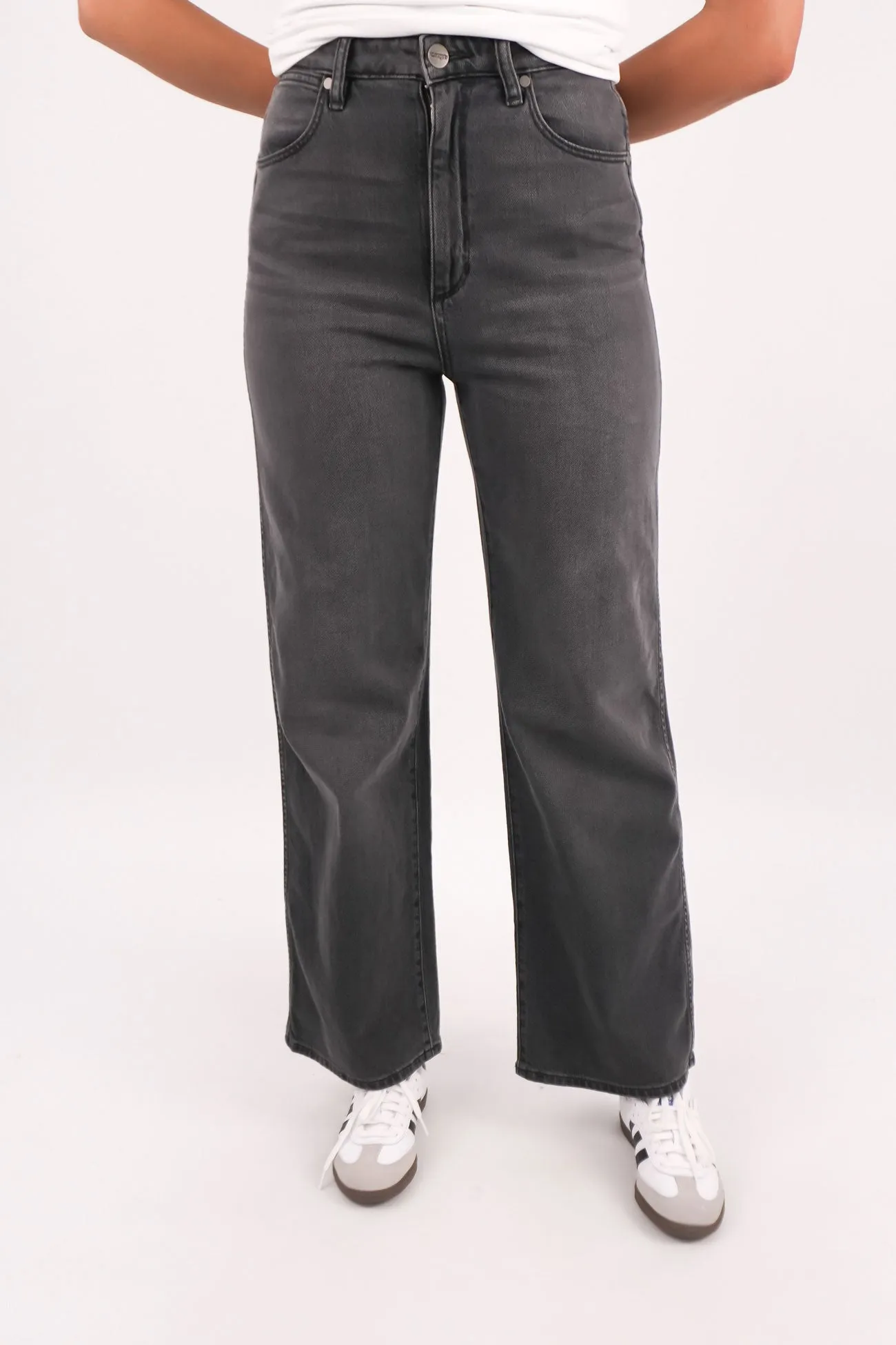 Anywhere Fit Classic Outfit Hi Bells Jean Highway Black Petite