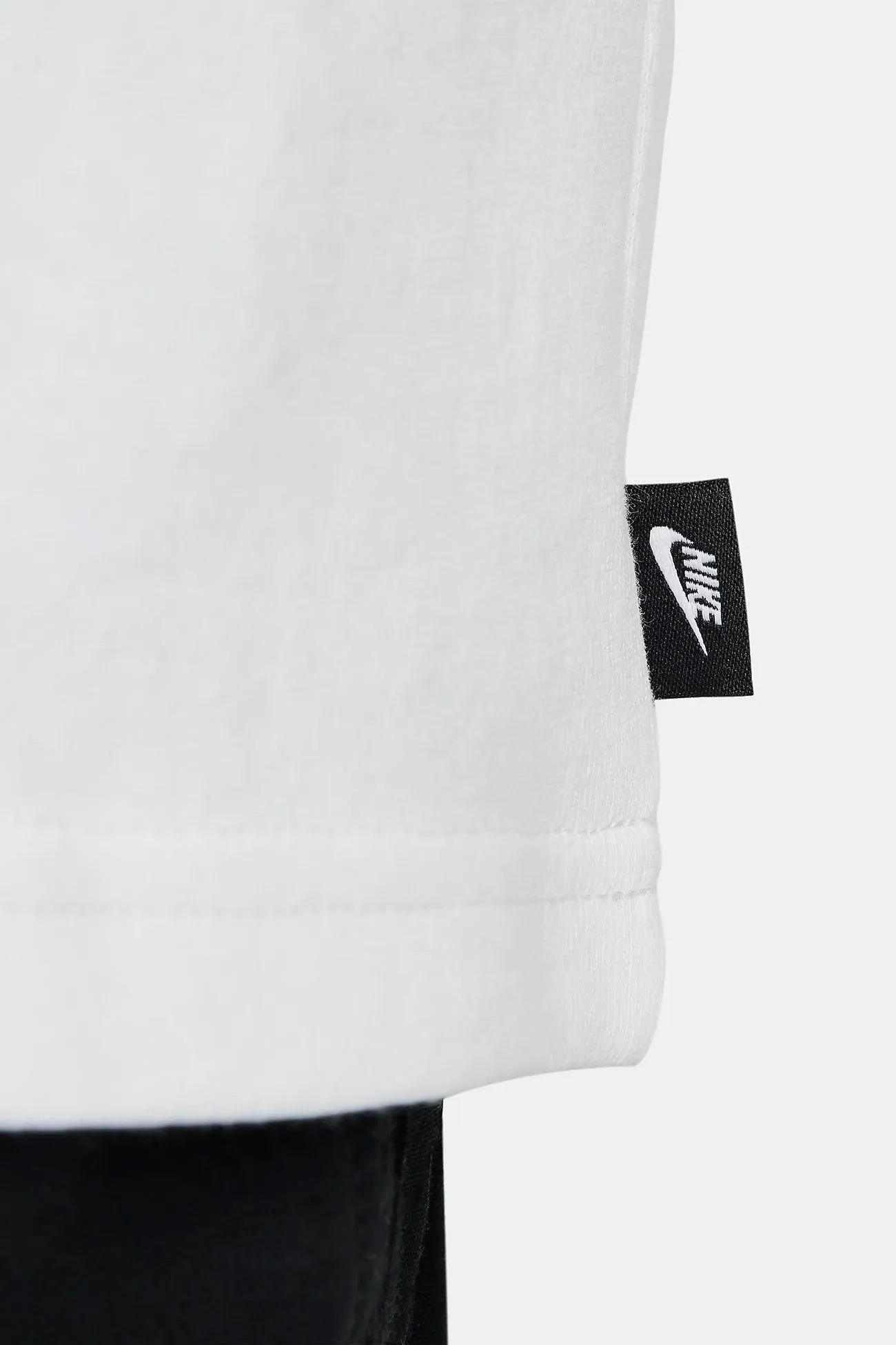 Nike Sportswear Premium Essentials Tee White Slim Silhouette sporty wear