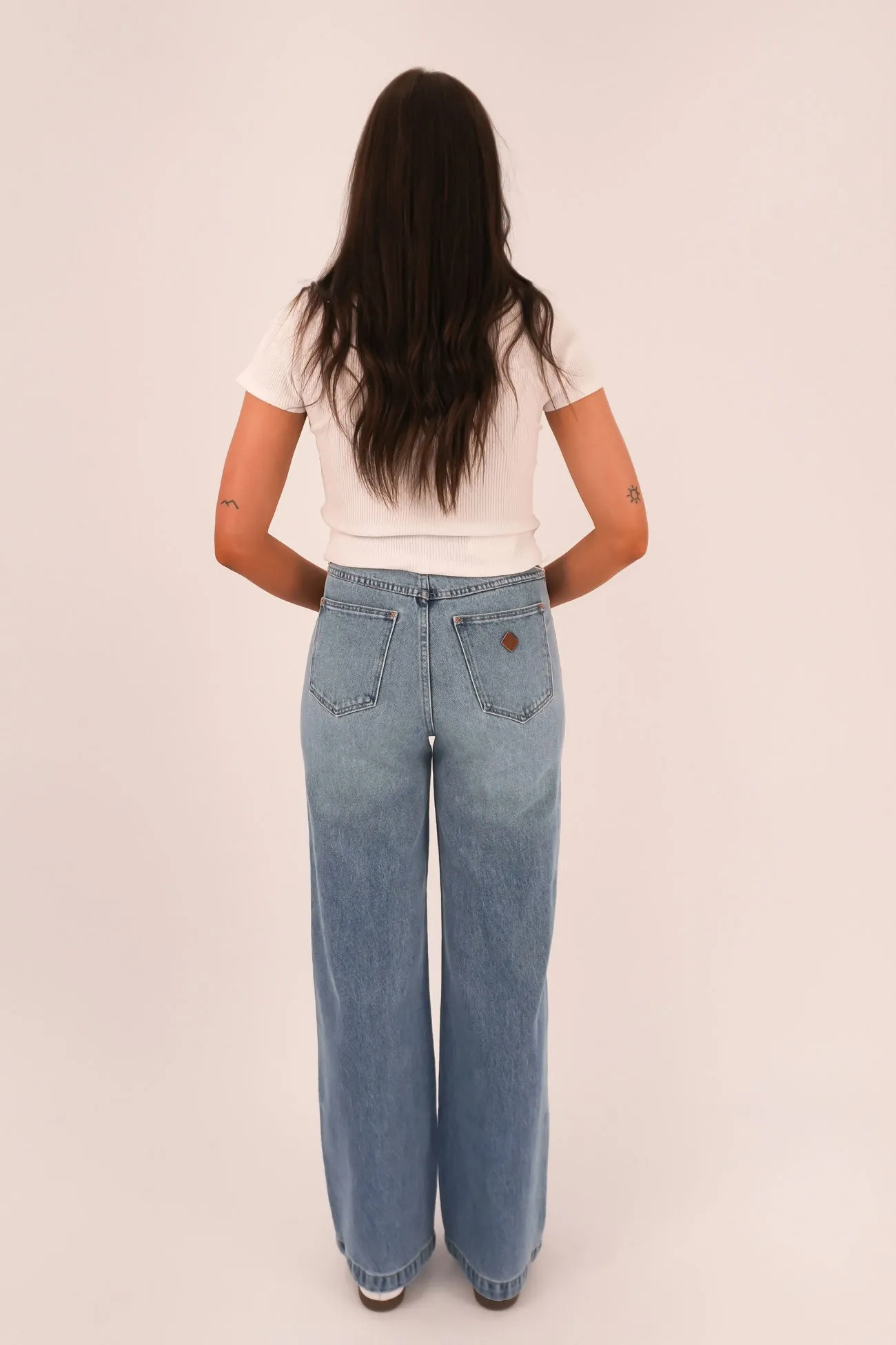 A 94 Wide Jean Liv Clean Shape Sleek Comfort