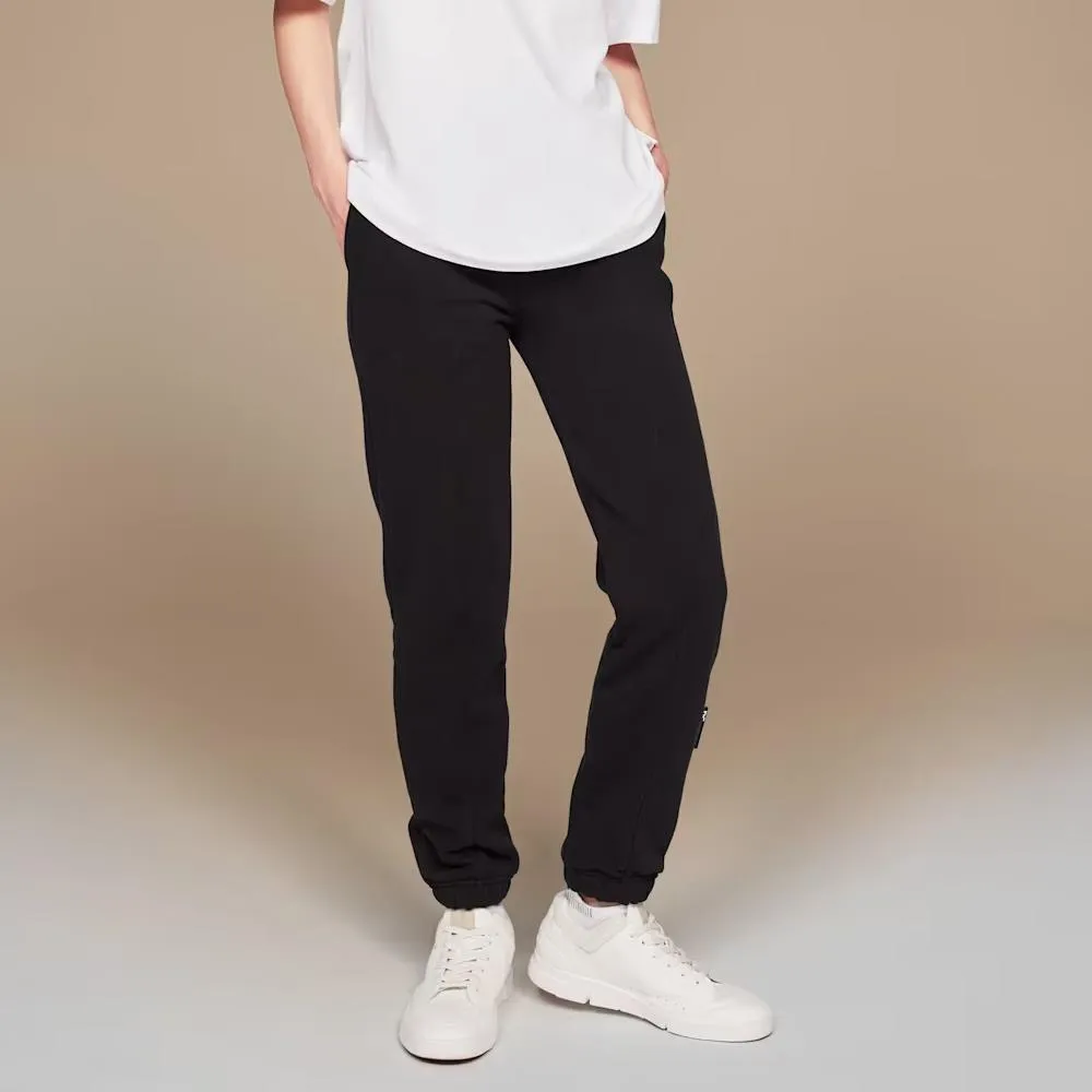 Iron safe water - resistant On Women's Club Pant - Black
