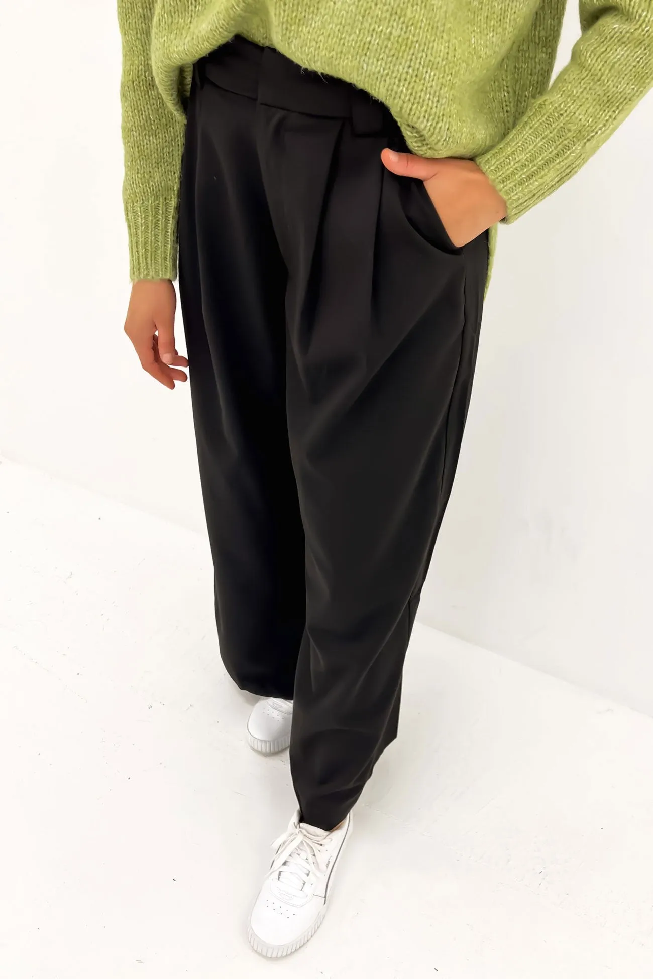 Adaptable Fit Riya Pant Black