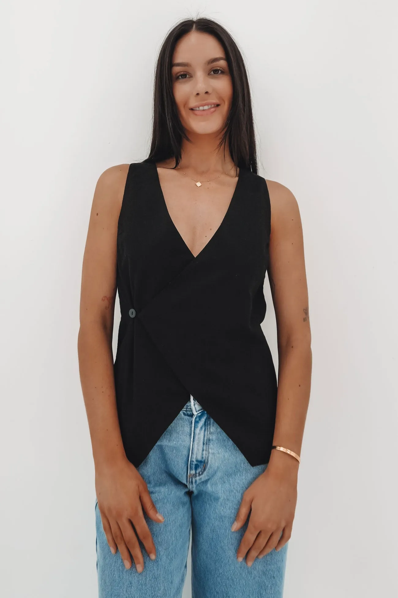 Willa Vest Black Service rectangular