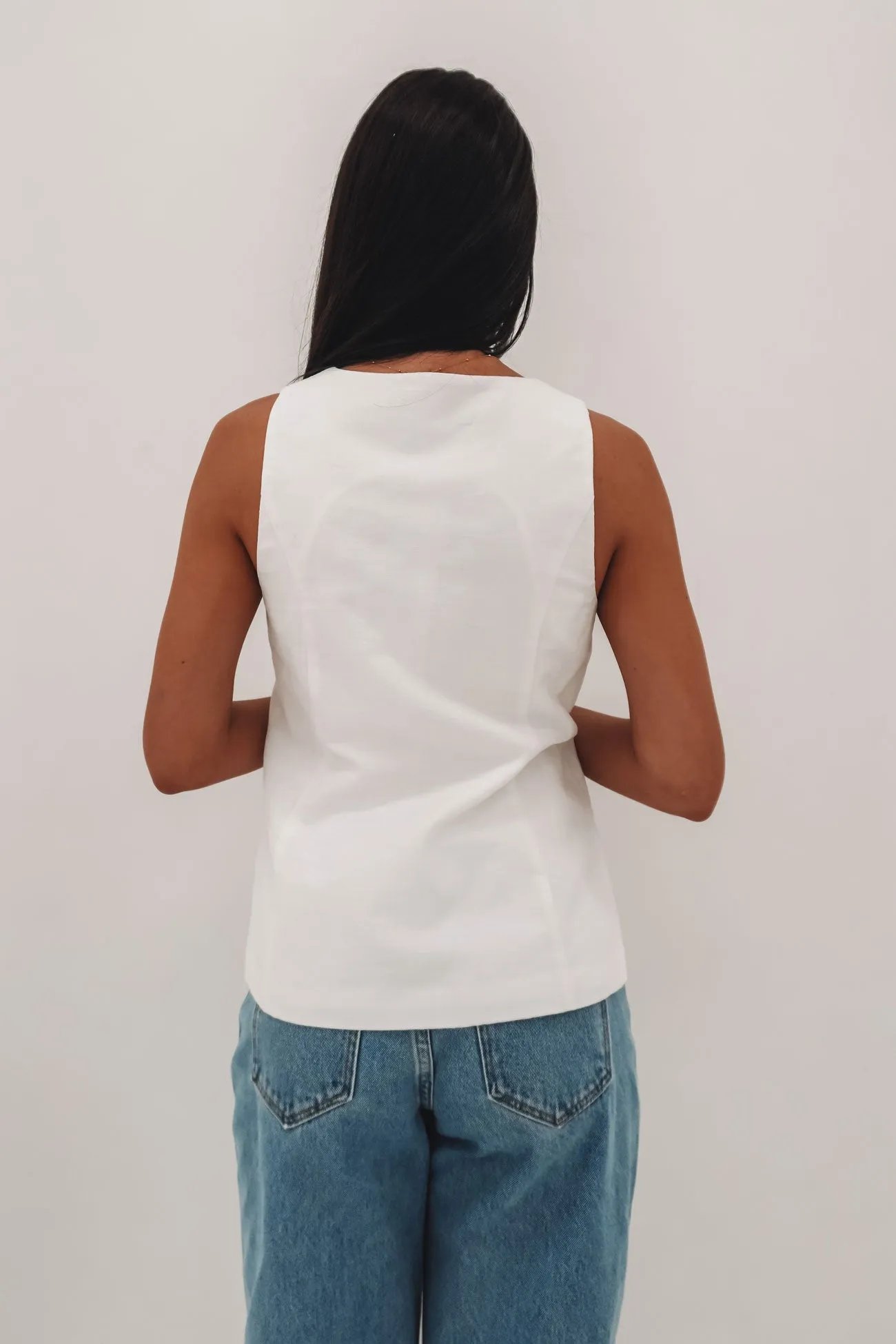 Willa Vest White Trendy Contoured Fit
