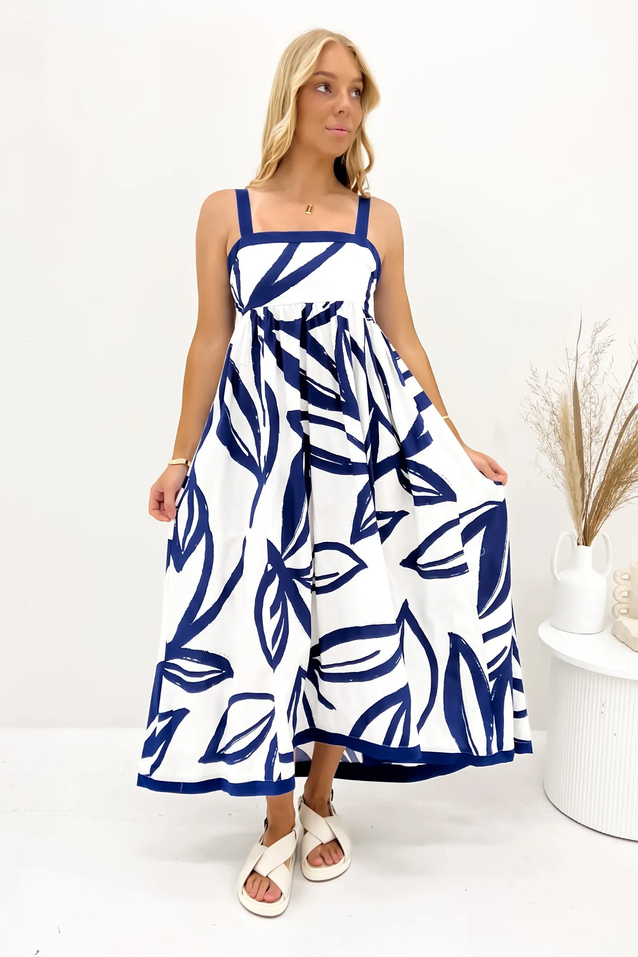 Light Comfort Grab Quick Xenia Midi Dress Liana
