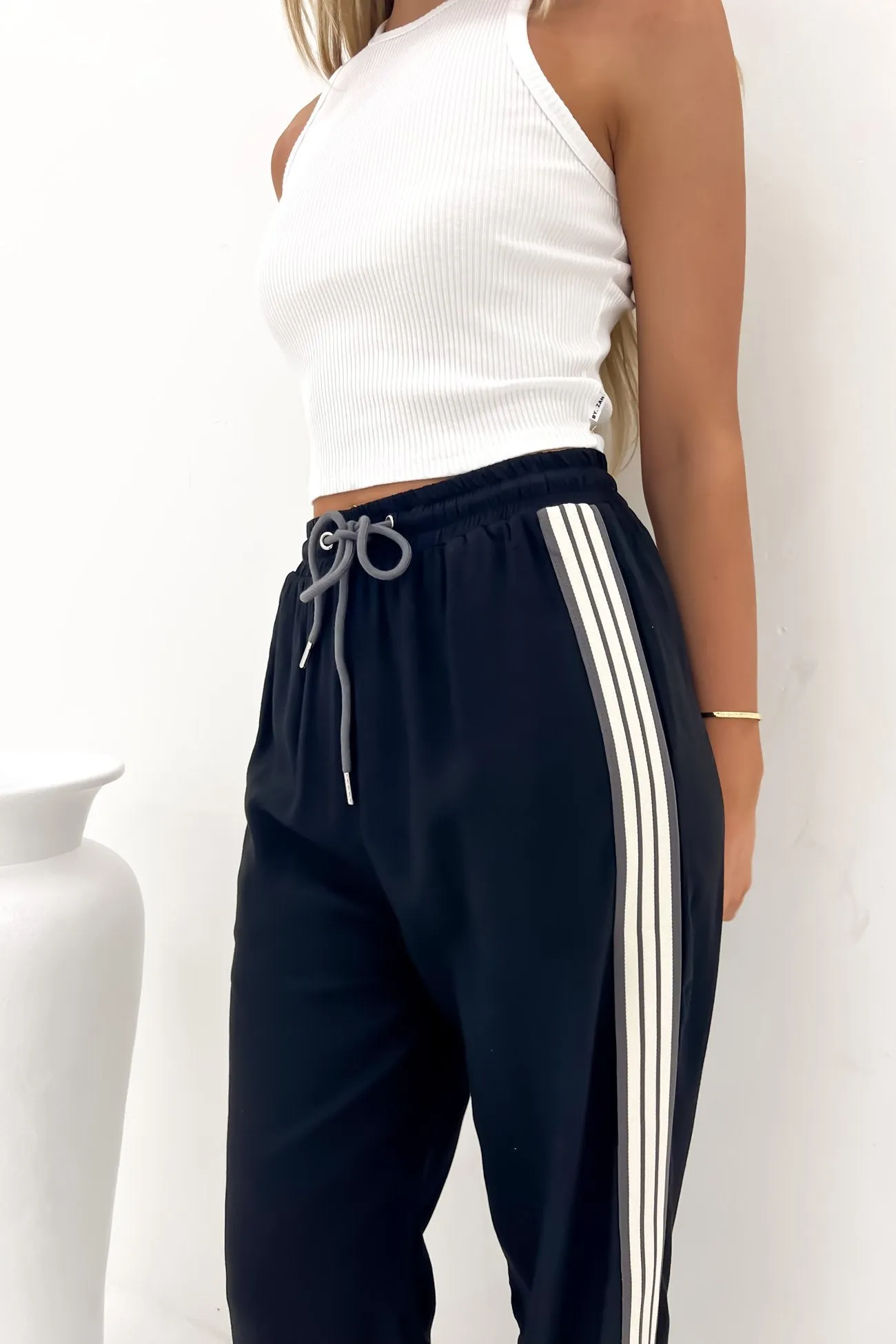 Form Fitting Stretch Fabric Zander Pant Black
