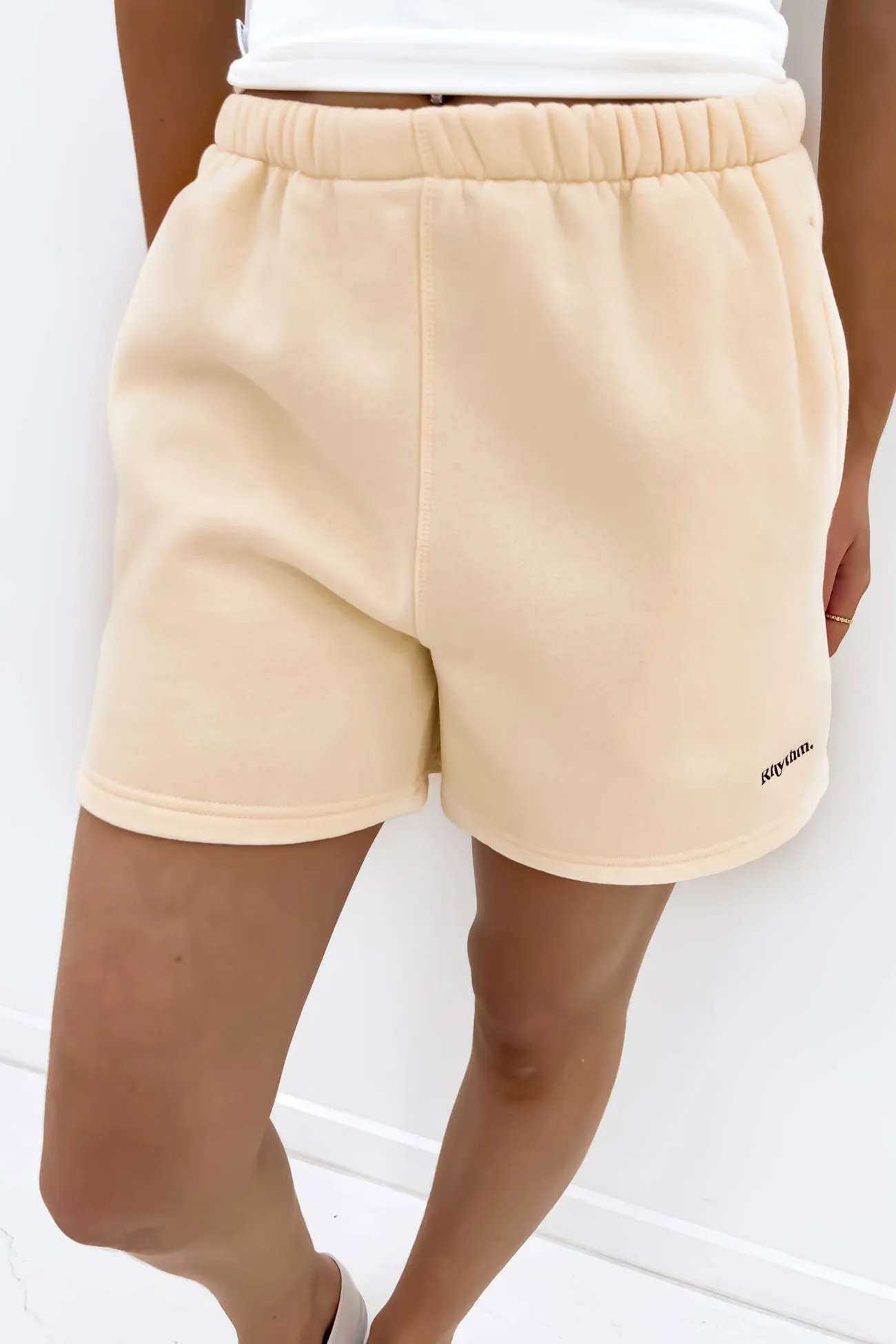 Quick Pocket Access Static Free Finish Logo Fleece Short Oatmeal